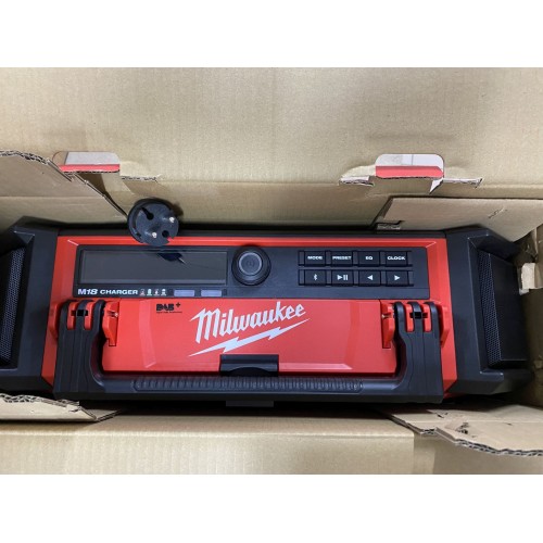Milwaukee M18 PRCDAB+-0 PACKOUT Akku-/Netz-Radio mit Ladefunktion 4933472112