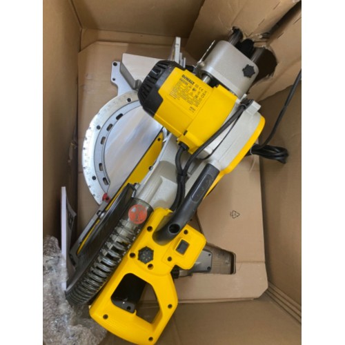 DeWALT DWS780-QS Panelsäge Kappsäge (1675W/305mm)