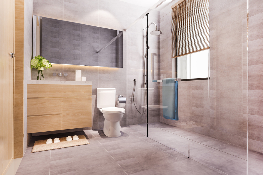 Modernes Badezimmer mit grauen Fliesen, Holzwaschbecken und offener Dusche.