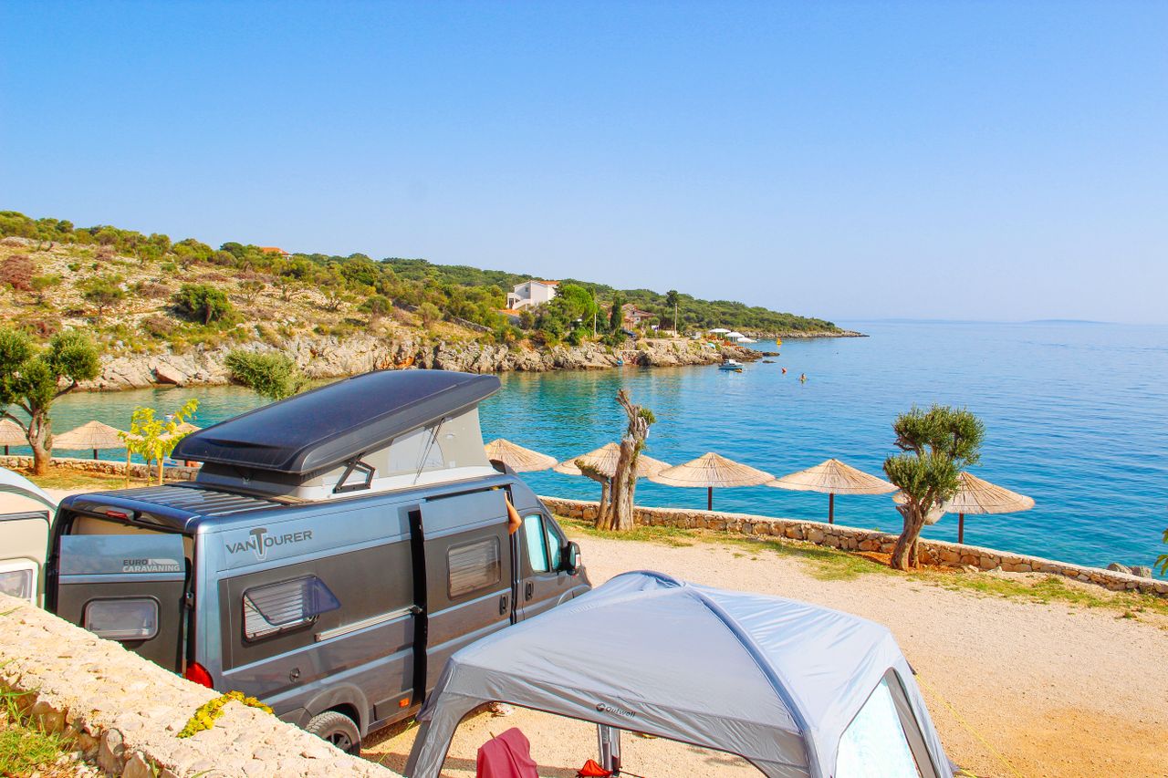 Campervan an einem Strand